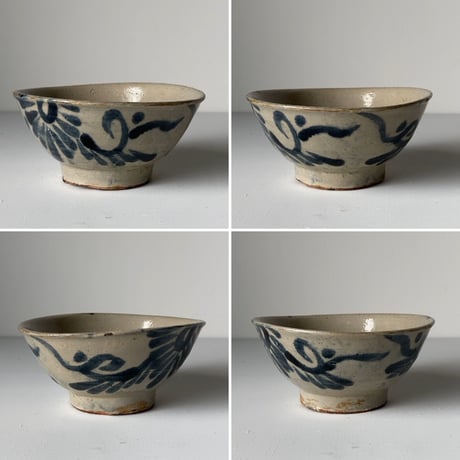 C  古琉球 やちむん 4.5寸マカイ 古作 登窯 花唐草 呉須色 沖縄 焼物 茶碗 昭和期 ヴィンテージフォークアート 僅かなホツ有