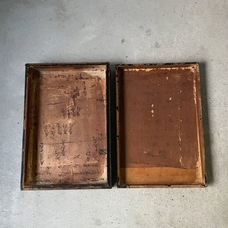 漆塗の木箱に和紙を貼った蓋付き木箱 約38cm 古い木箱  書道具箱 墨文字の和紙 昭和初期戦前 道具箱 ジャパンヴィンテージ