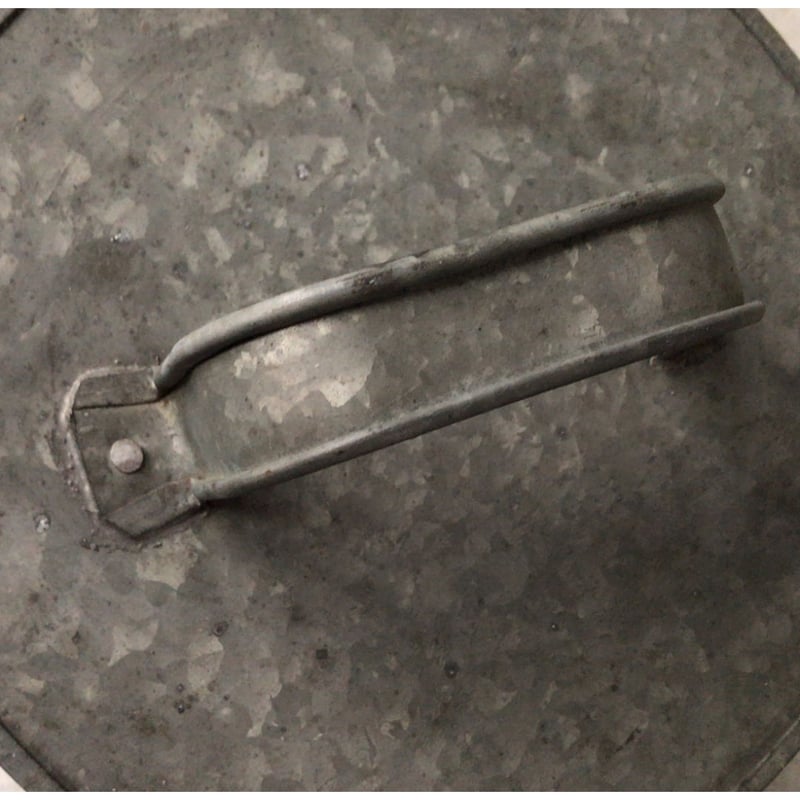 ヴィンテージ蓋付き筒型ブリキ缶 ライン有り 双耳持ち手 大きめ サイズ