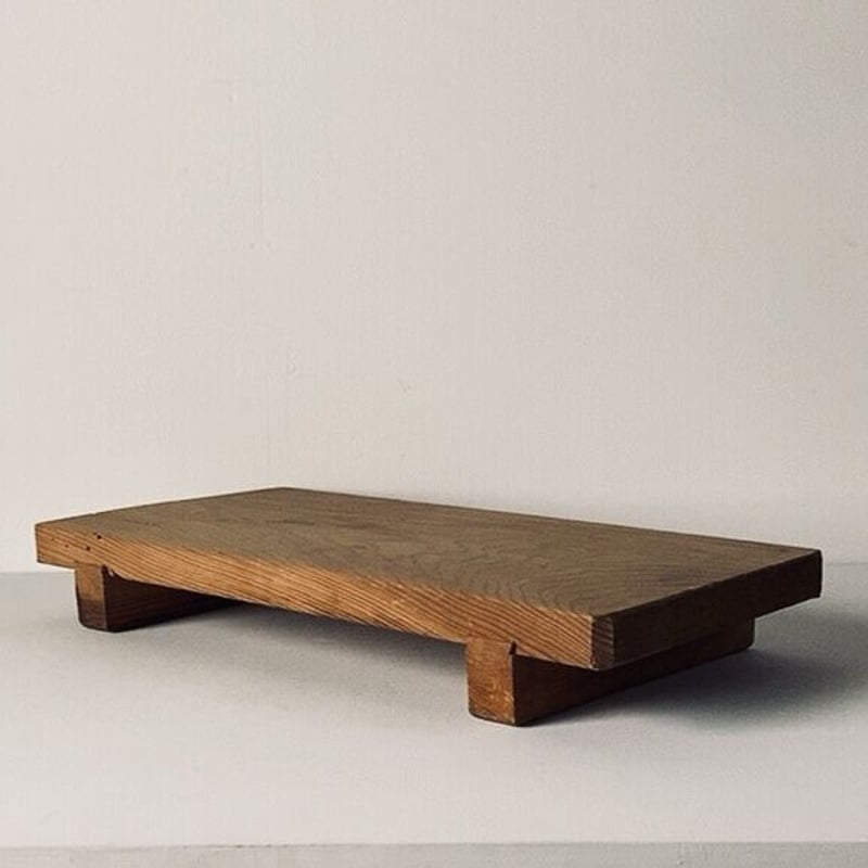 杉一枚板無垢材 足付きまな板 蟻形包みほぞ継加工 古いまな板 木工