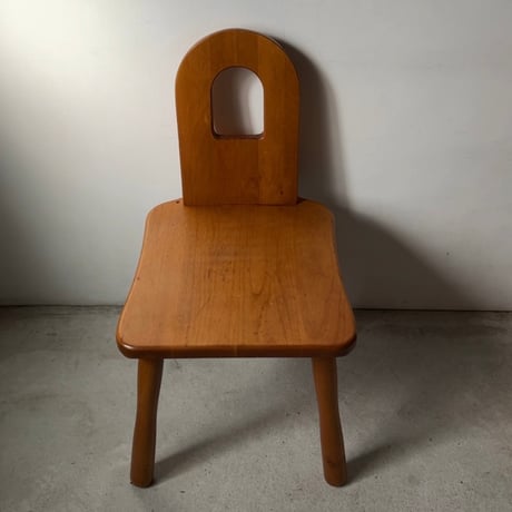木製無垢材のダイニングチェア  木の椅子 良品