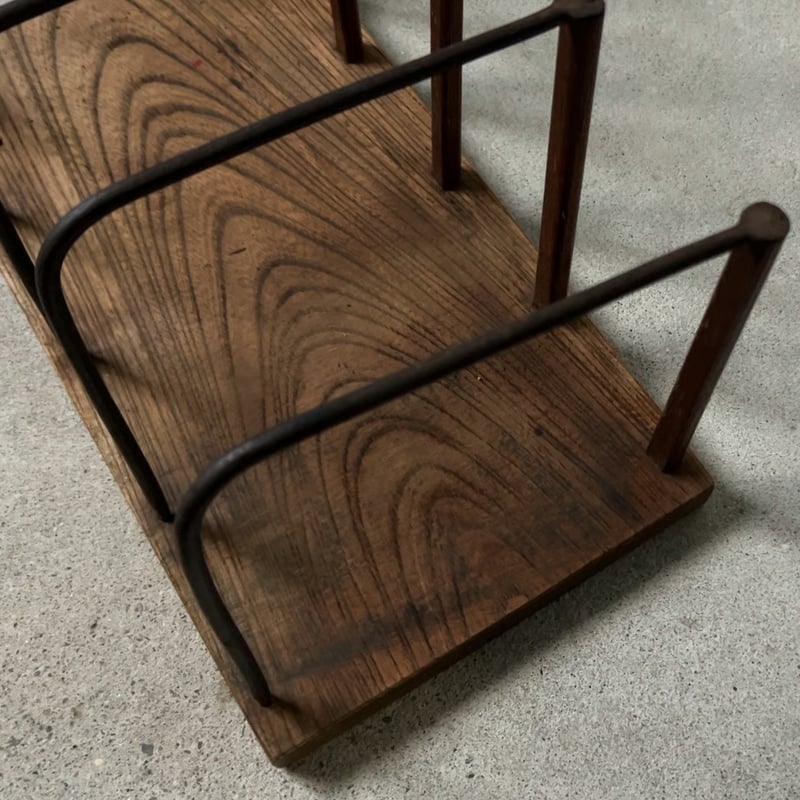 欅無垢材の古い卓上本立て 鉄仕切りと木で出来たブックスタンド 戦前