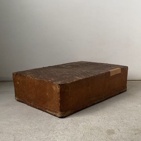 一閑張りの大きめ蓋付き道具箱  幅約54cm 旧家で長年眠っていたお品です  竹籠＋麻布＋和紙＋柿渋  ジャパンヴィンテージ 古箱 伝統工芸