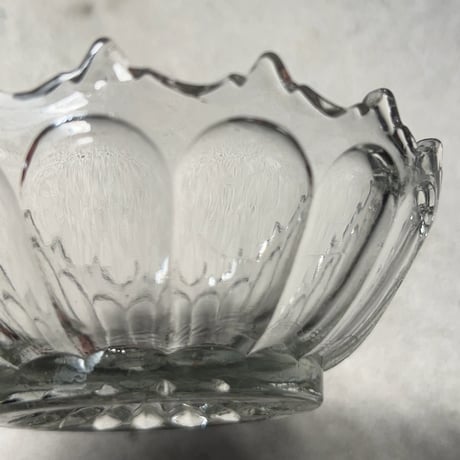 アンティーク プレスガラス デザート深皿 直径約12.5cm 小鉢 レース装飾 クリア  大正期 レトロ食器 ヴィンテージ食器 気泡ガラス アイスクリーム かき氷 フルーツ皿 デザート皿 完品