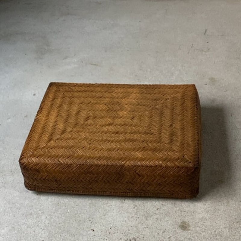 李朝家具　鳥の小物入れ　木彫り　竹編み　工芸品　蓋付き小物入れ 李朝家具 鳥の小物入れ 木彫り 竹編み 工芸品 蓋付き小物入れ