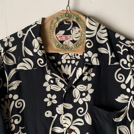 SUNSURF サンサーフ  2022年製 『HAWAIIAN SKULL BORDER』ハワイアン スカル ボーダー  ブラック  レーヨン アロハシャツ 未使用品