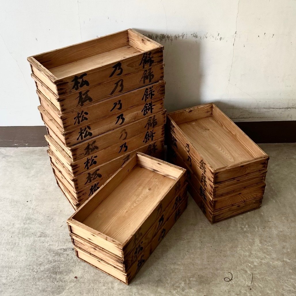 古い木製餅箱 (1点の価格) 無垢材 無塗装 白木墨文字 落書 平木箱