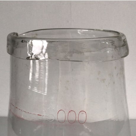 アンティーク 巨大ビーカー　ゆらゆらガラス  歪なフォルム 細く不鮮明なメモリと文字　3000ml  花器 金魚鉢 昭和初期  完品