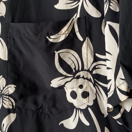 SUNSURF サンサーフ  2022年製 『HAWAIIAN SKULL BORDER』ハワイアン スカル ボーダー  ブラック  レーヨン アロハシャツ 未使用品