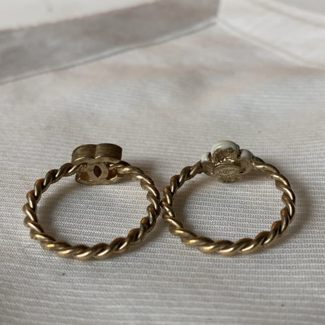 CHANEL シャネル  ココ&カメリア ダブルリング マットゴールド 燻金 真鍮 ブロンズ  リングセット ダブルリング 重ね付け 立体ココマーク 琺瑯カメリア 箱有 中古美品