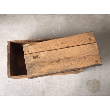 アンティーク木箱  蓋有り 荒材  頑丈 好グラフィック  古い木箱  ヴィンテージウッドボックス  道具箱