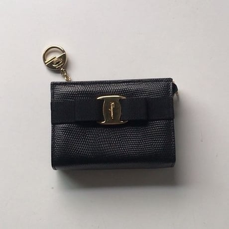 Salvatore Ferragamo  サルヴァトーレ フェラガモ　ヴァラ ミニポーチ　化粧ポーチ 小物ケース  キーリング  キーケース  コインケース　リザード型押　ブラック/ゴールド　中古美品
