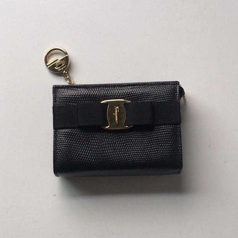 Salvatore Ferragamo サルヴァトーレ フェラガモ ヴァラ