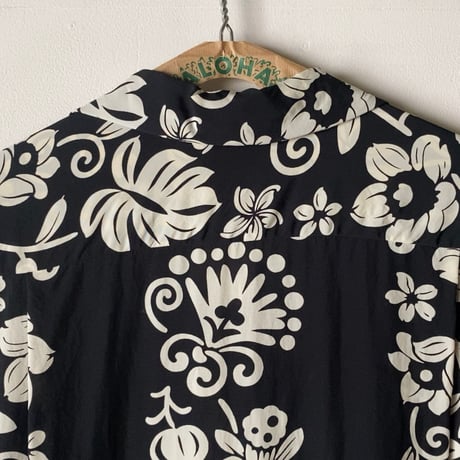 SUNSURF サンサーフ  2022年製 『HAWAIIAN SKULL BORDER』ハワイアン スカル ボーダー  ブラック  レーヨン アロハシャツ 未使用品