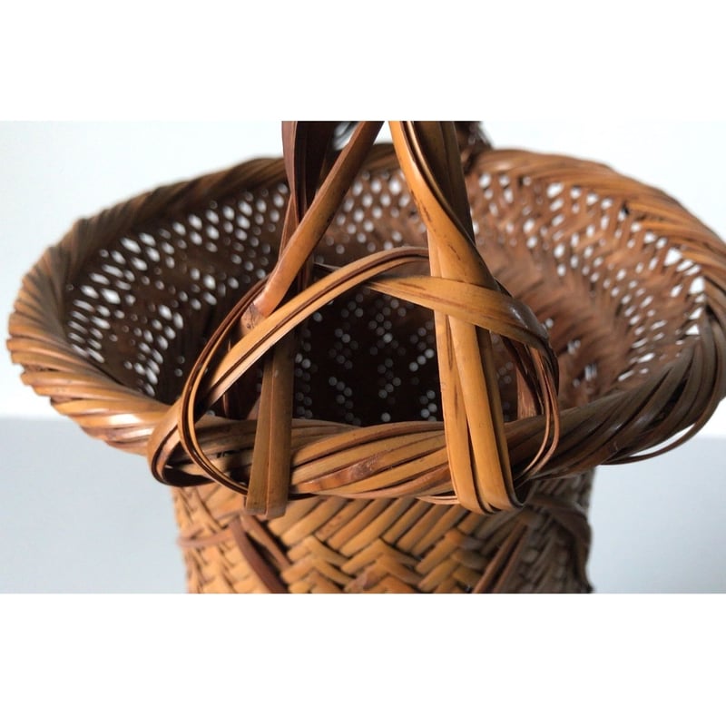 竹編みの花器 作家印は御座いませんが高い技術で編まれた花器