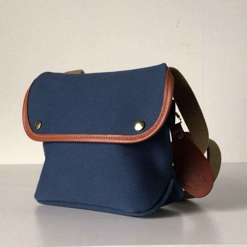 Brady ブレディ AVON MINI エイボン ミニ ネイビー／ブラウン