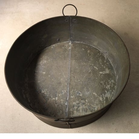 大きな古い銅のタライ  可動双耳 持手  完品   ヴィンテージ インダストリアル   ブロカント 真鍮