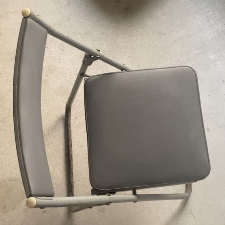 古い折り畳み椅子  1950-1960年代 ヴィンテージ フォールディングチェア ライトグレー 工業製品 インダストリアル 良品