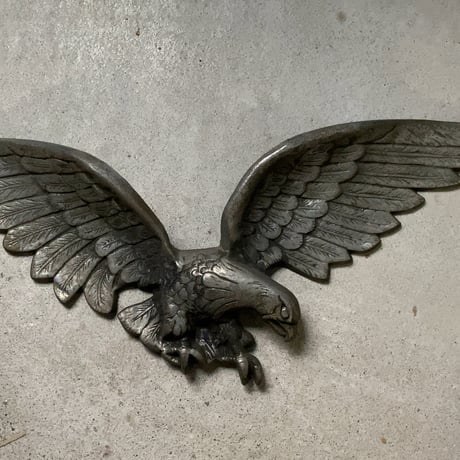 古いアルミの鳥   壁飾り 壁掛け  ウォールバード   鷹 鷲 猛禽類 オーナメント  昭和初期  マイナスネジ  ヴィンテージオブジェ  日本製