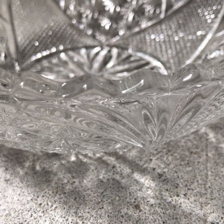 大正〜昭和期  古いプレスガラス  20cmの大鉢  花紋様  素麺器 フルーツ盛り鉢 気泡 プレスによるバリ  アンティークガラス  無傷完品