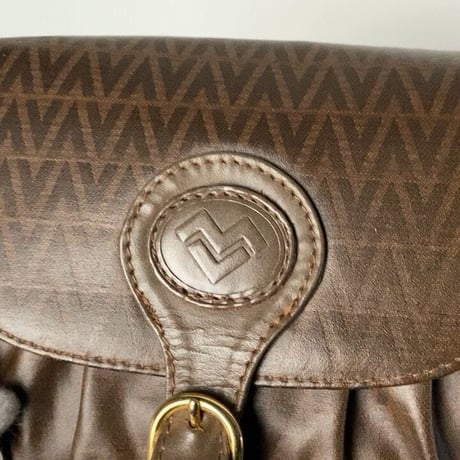 VALENTINO オールドヴァレンチノのミニミニショルダーバッグ  幅約17cmの小さめポシェット ヴィンテージバレンチノ