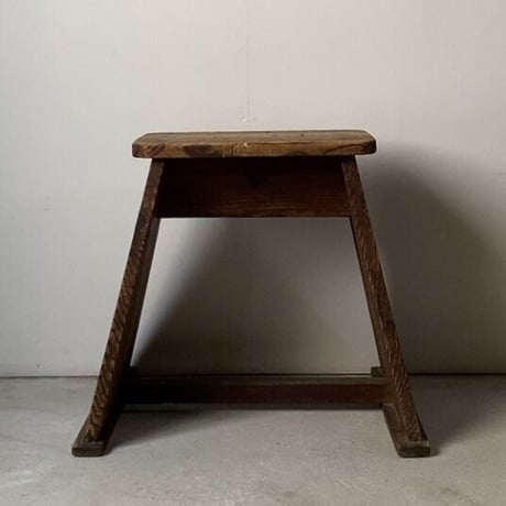 昭和期 長方形座面の台形スツール 杉無垢材/ラワン無垢材 大工木工 木の椅子 花台 踏台 ヴィンテージステップ 良品