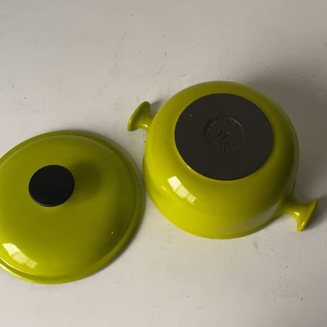 Le Creuset  ル・クルーゼ   ”Mama”シリーズ  ココットロンド 17 ママシリーズ  オールドルクルーゼ フランス ヴィンテージ  箱フラッシャー側面シール有り デッドストック