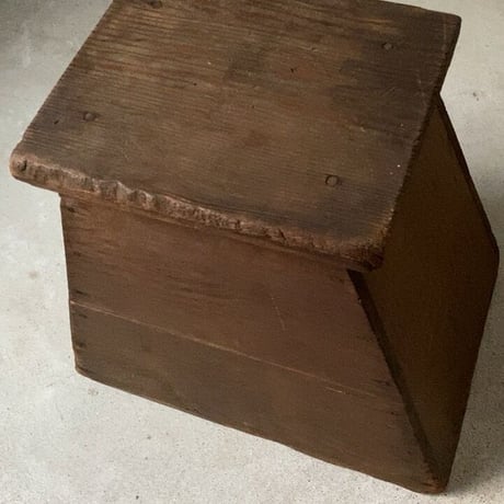 昭和初期 木製穴無し古い踏台  杉無垢材 台形 箱型 踏み台 ヴィンテージステップ グッドエイジング