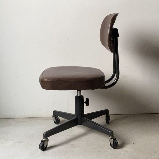 コクヨ 事務椅子 オフィスチェア キャスター付き 昭和レトロ　ブラウン fit=scale-down,w=1200