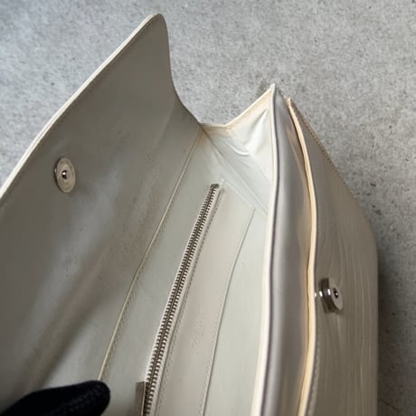 Courreges クレージュ  80sオールドクレージュ フラップ型クラッチバッグ クロコ型押し合皮 銀ロゴ 中古良品