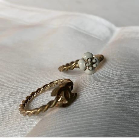 CHANEL シャネル  ココ&カメリア ダブルリング マットゴールド 燻金 真鍮 ブロンズ  リングセット ダブルリング 重ね付け 立体ココマーク 琺瑯カメリア 箱有 中古美品