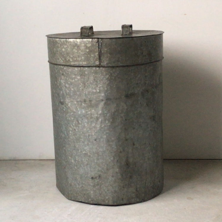 ビンテージ インダストリアル レトロ ブリキ缶 蓋付き 筒型