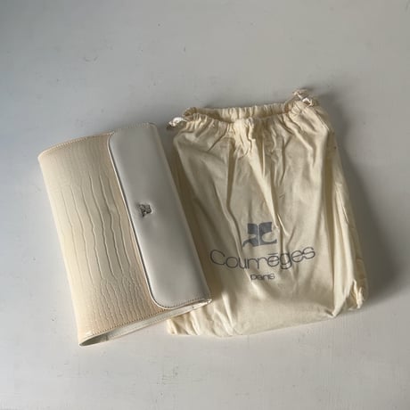 Courreges クレージュ  80sオールドクレージュ フラップ型クラッチバッグ クロコ型押し合皮 銀ロゴ 中古良品