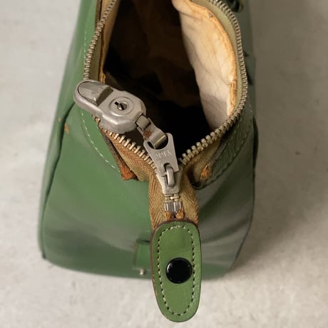 ヴィンテージ レザーバッグ  50s60s 当時物レザートート 革鞄 グリーンレザー ファスナーオープン カギあり インナーシミ外装美品範疇