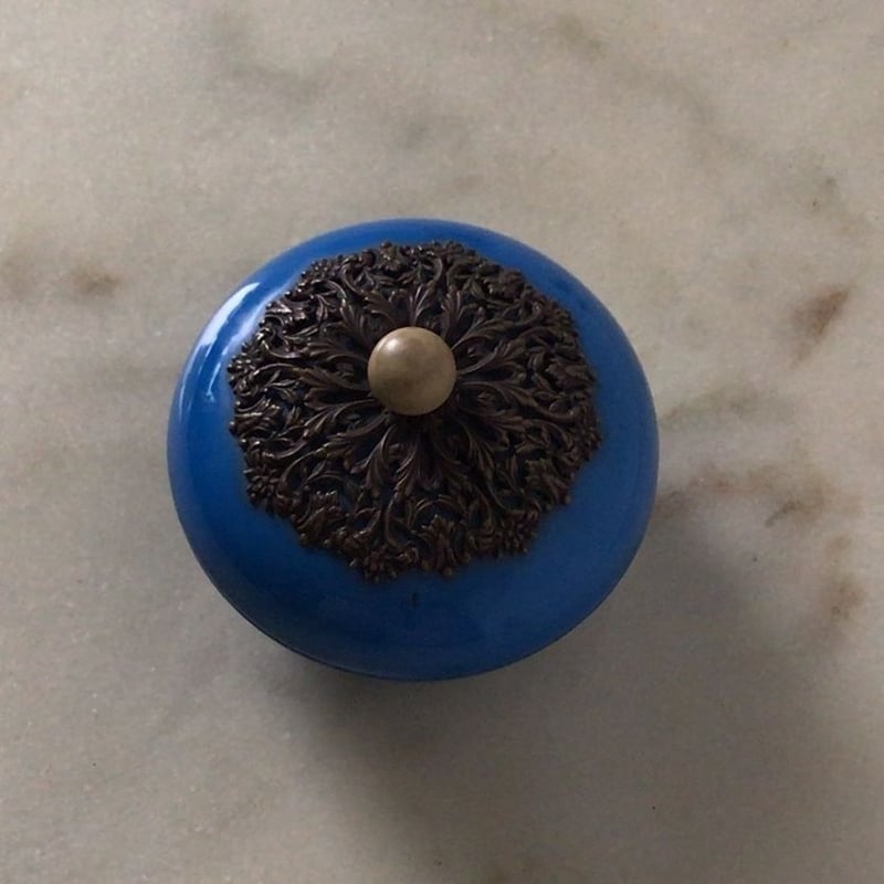 フランス アンティーク 青い小物入れ 陶器 唐草金具蓋 ポット ボンボ