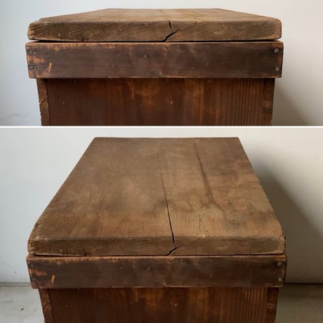 蓋付き古い木の箱  幅約42cm ラワン無垢材のゴツい蓋と杉無垢材の縦型の箱  作り エイジング共にグッド 古材の良いお色目です。
