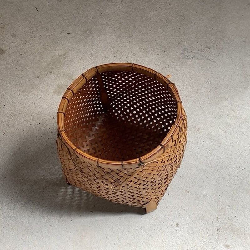 古い竹編みの魚籠(ビク) 竹工芸 ヘラ立て 花器 鉢受け 屑籠