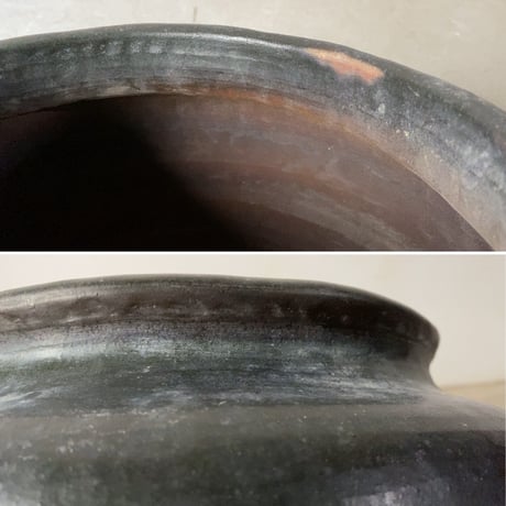 手捻りの古い大壺  古壺  古甕 古民藝 焼物  高さ38cm幅37cm   メダカ鉢 睡蓮鉢 金魚鉢 ハス 水栽培 水中昆虫 ビオトープ 玄関壺 傘立　完品
