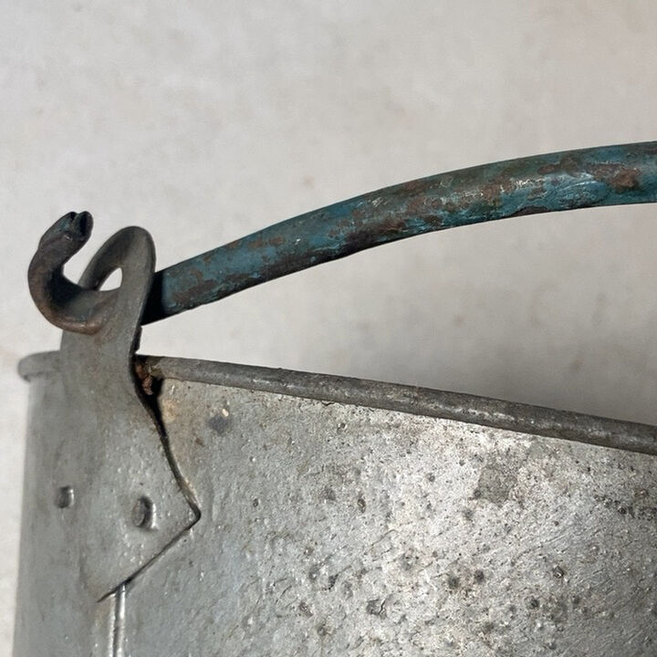 錆びた 鉄あるいはブリキ 水注 古道具 アンティーク オブジェ 錆びた