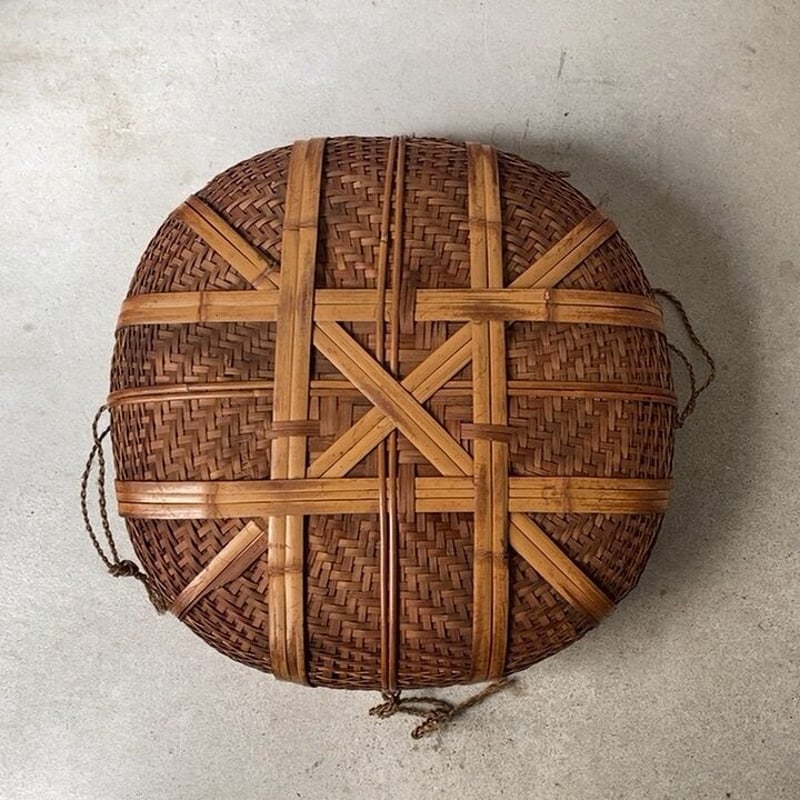 丁寧な編み方の桶型 編み籠 B 幅約52cm 大籠 古い竹籠 脱衣籠 民藝かご