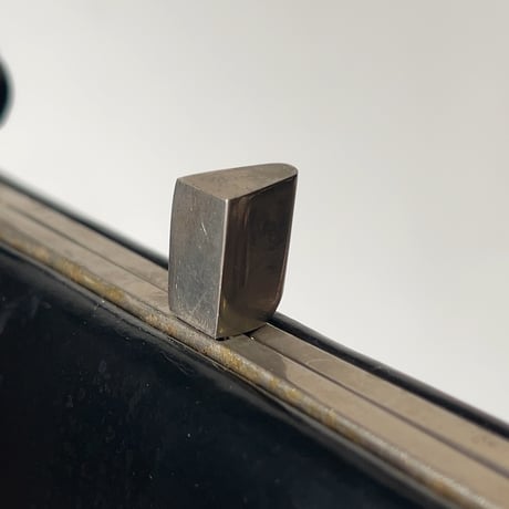 古いレザーのハンドバッグ  スムースレザー ブラック がま口型 ヴィンテージバッグ フォーマル 中古良品