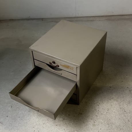 Plus No50  ヴィンテージ スチール小引き出し 5杯  1杯鍵あり 古い事務用品 日本製 良品
