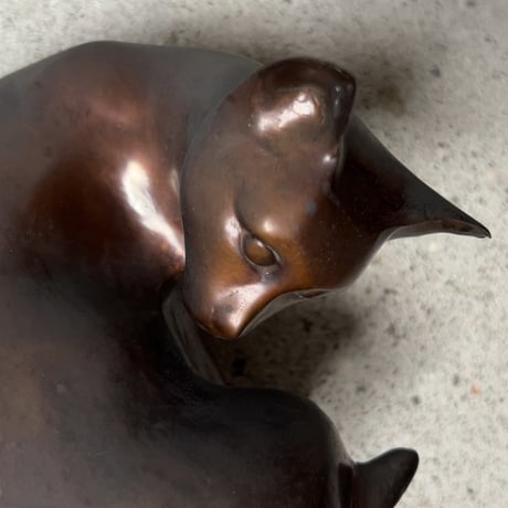 ブロンズ猫像 ヴィンテージドール 古い銅の猫 置物  しとやかな猫  スミスソニアン 金工 オールドクラフト 希少品
