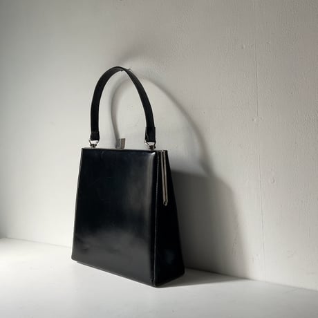 古いレザーのハンドバッグ  スムースレザー ブラック がま口型 ヴィンテージバッグ フォーマル 中古良品