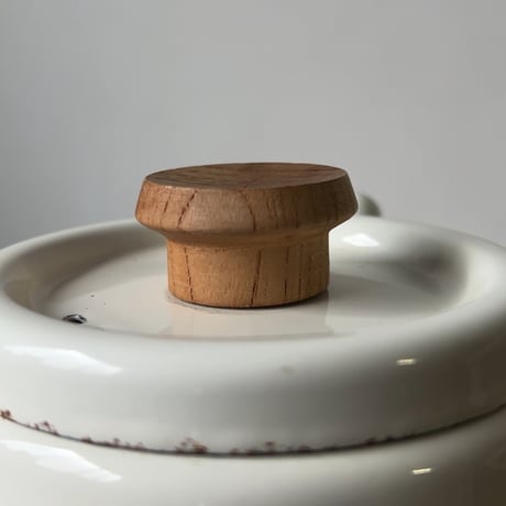 NORITAKE  couleur ノリタケ クルールシリーズ ホーロー製ハンドル付きミニケトル  ホワイト(アイボリー)  琺瑯 木製無垢 ハンドルポット 中古良品