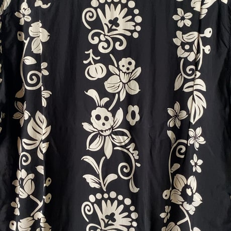 SUNSURF サンサーフ  2022年製 『HAWAIIAN SKULL BORDER』ハワイアン スカル ボーダー  ブラック  レーヨン アロハシャツ 未使用品