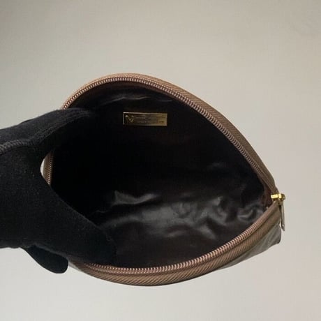 VALENTINO オールドヴァレンチノの半円型ミニポーチ コスメポーチ 小物入れ 幅約20cmの小さめポーチ 美品