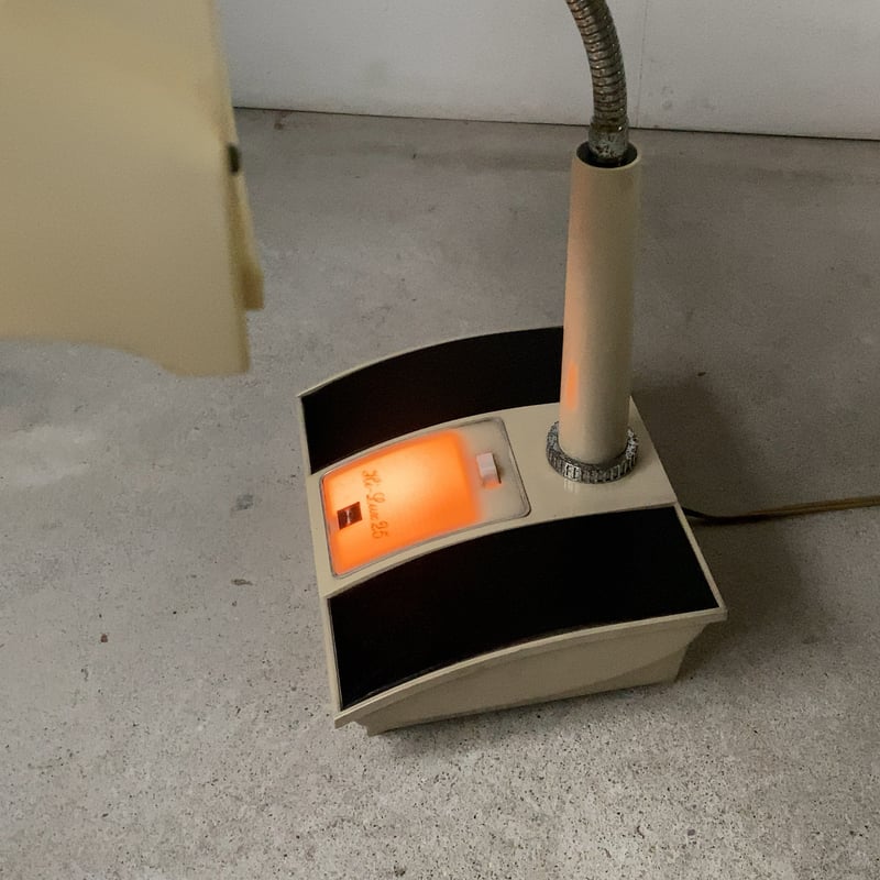 TOSHIBA 70s オールド東芝デスクランプ 手元灯 ブラックレザー調