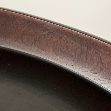 古い木製くり抜き盆 黒々とし鈍い艶感 木製トレー 34.5cm お盆 木工品 肉厚 素地 工芸品 民藝 ヴィンテージトレー 完品