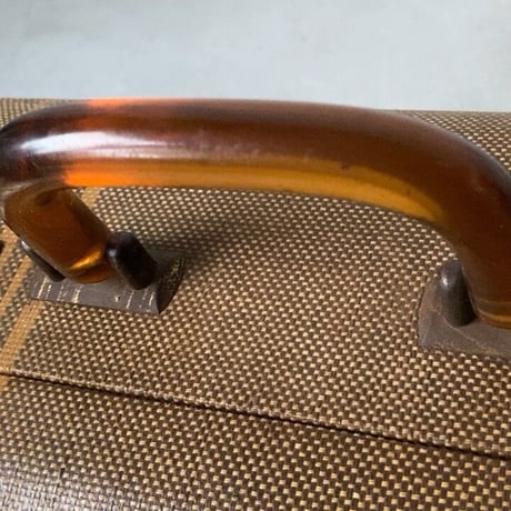 アンティークトランク 琥珀ハンドル ライン紋様 マスタード/ダークベージュ ヴィンテージ小型トランク 38cm 状態良好 鍵無し